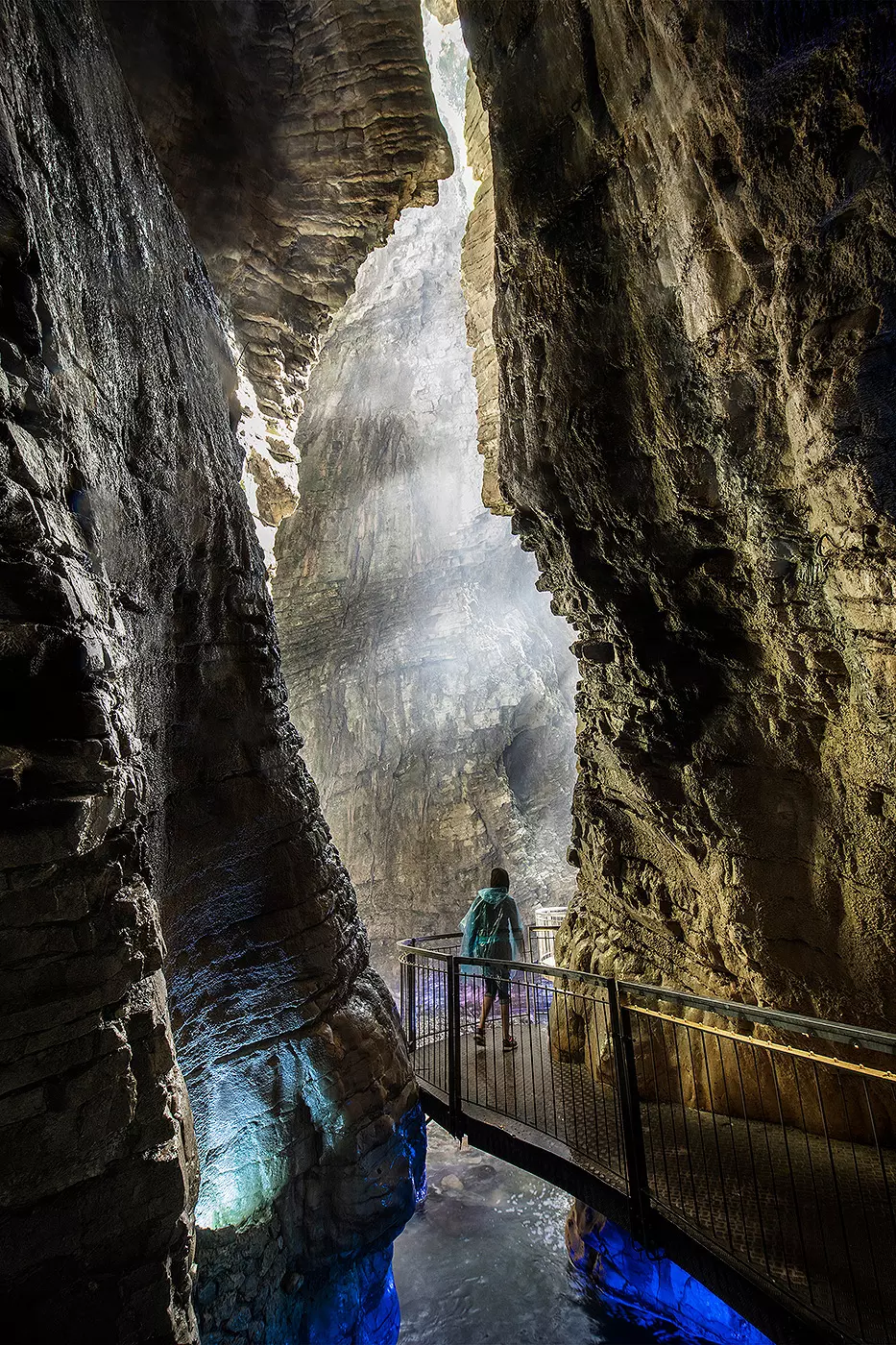 images/homepage/03-grotta-inferiore-cascata-varone.jpg